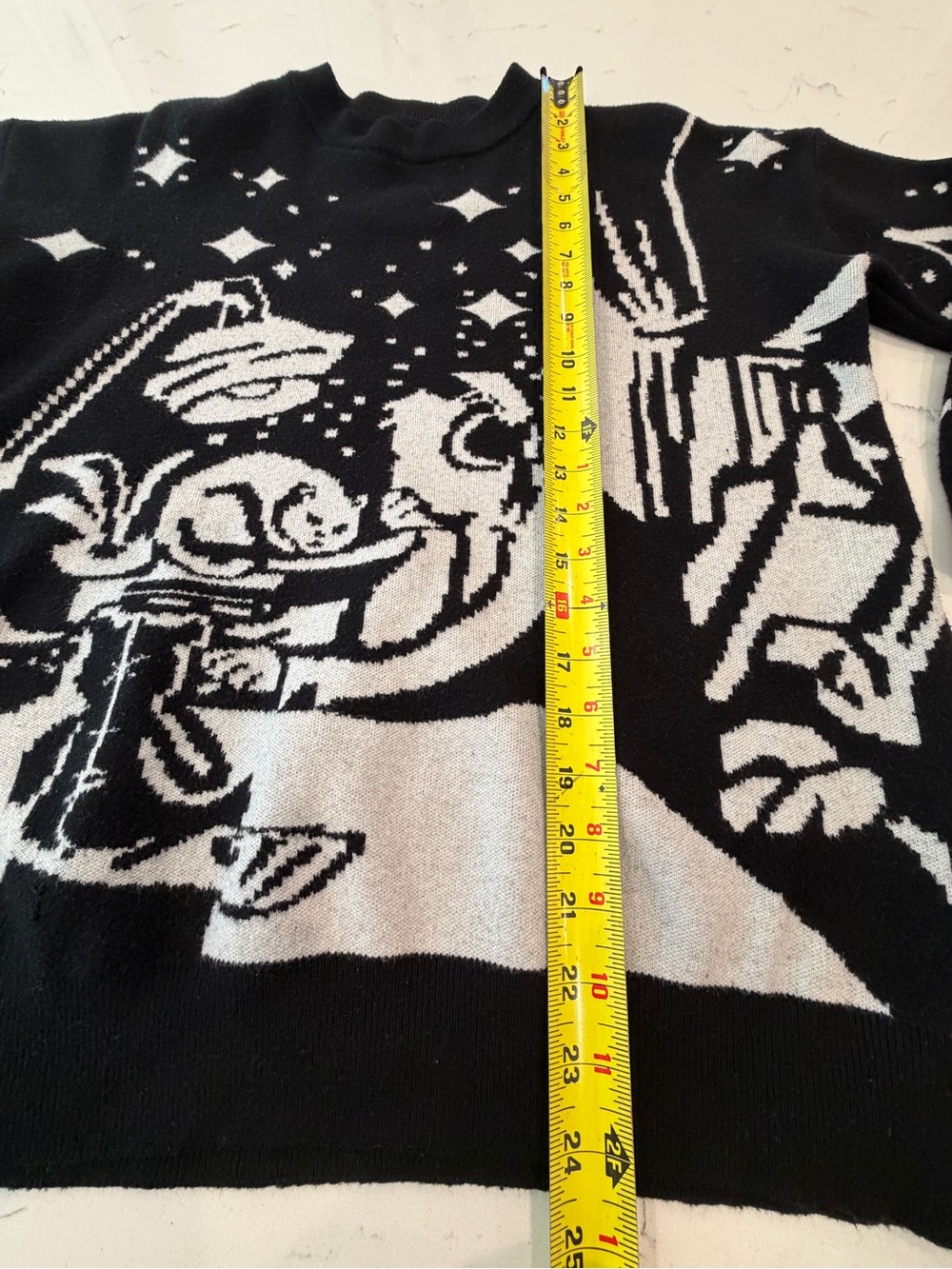 Black and White Graphic Crewneck Sweater - Unbranded - Picture 5 of 9